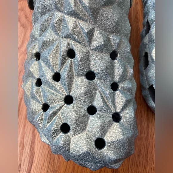 Brand New! Crocs Geometric Classic Clogs in Iridescent Aqua - Picture 8 of 10